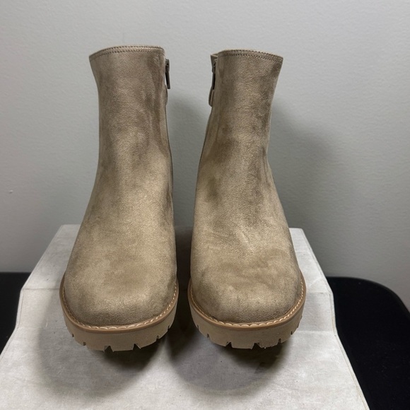 Gianni Bernini Women's Tan Ankle Boots, size 11M, NWOT - Picture 11 of 12